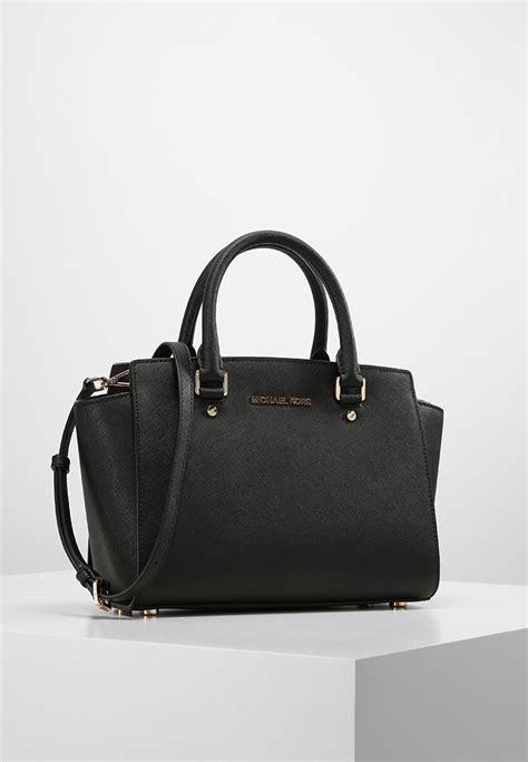 sac selma michael kors noir|Sac cabas à oeillets Selma Michael Michael Kors Noir .